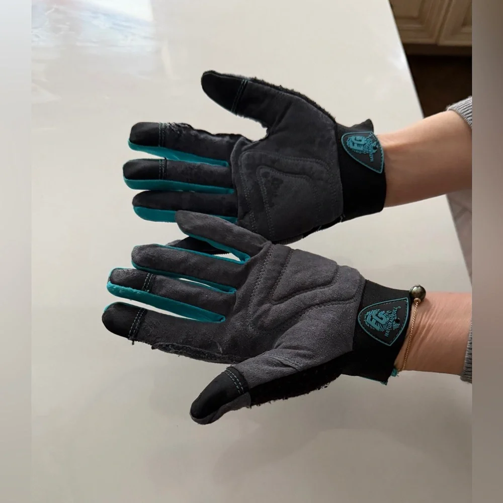 Garden gloves/ firm grip